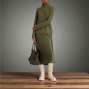 VINCE SHAKER RIBBED TURTLENECK 100% CASHMERE ARMY GREEN SWEATER